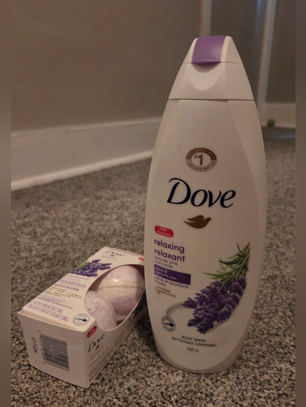 DOVE Relaxing Lavender & Chamomile Body Wash & Bath Bombs Set - Picture 4 of 4